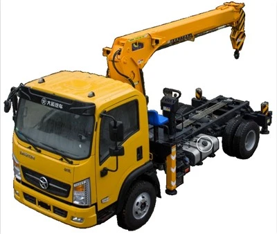 Quelle est la précision de l'opération de levage d'une grue de camion pliée 5T?